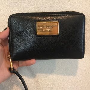 Classic Marc Jacobs zip wallet